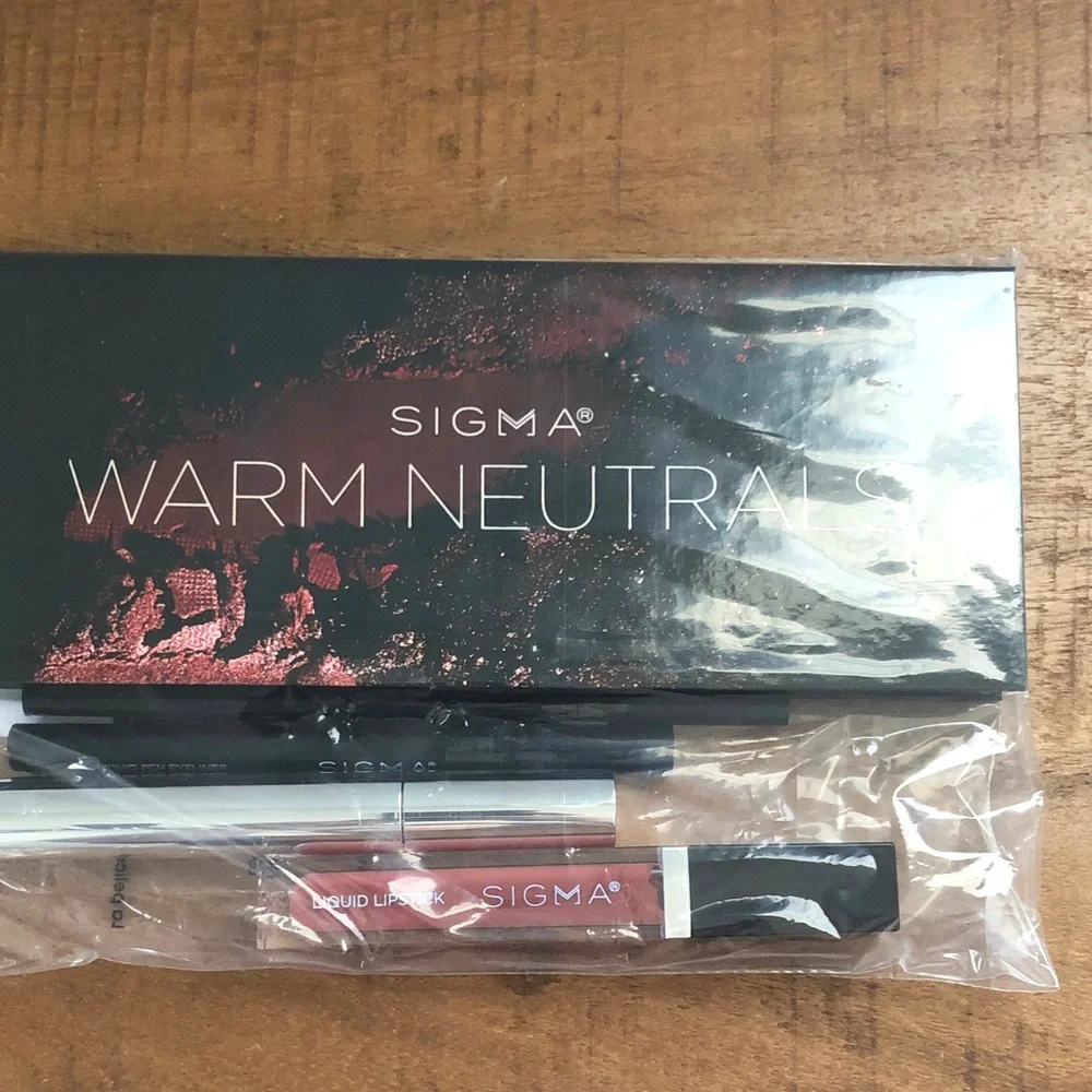 Sigma Beauty Warm Neutrals Eyeshadow Palette + Extrras